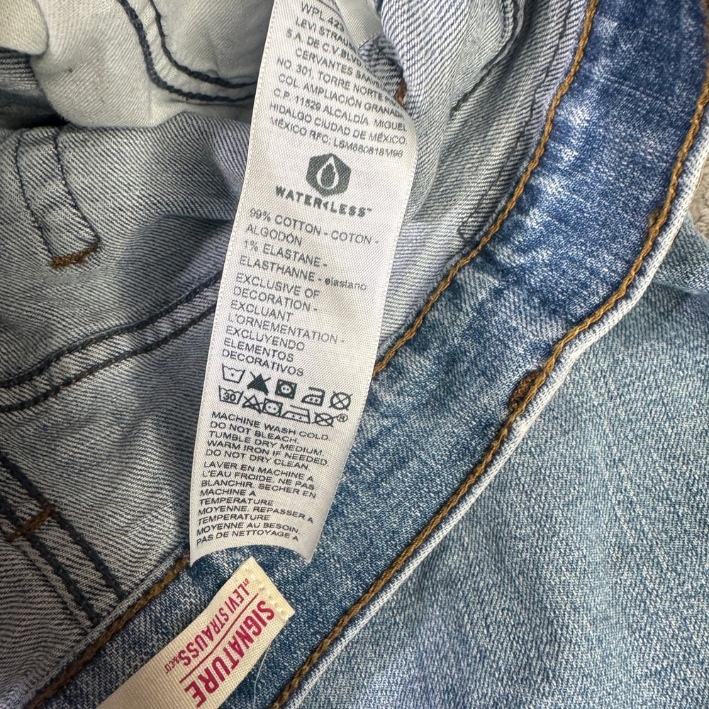 Signature Levi Strauss Mens 30x32 Bootcut Jeans Light Wash Denim 91505-0061 - Picture 10 of 11